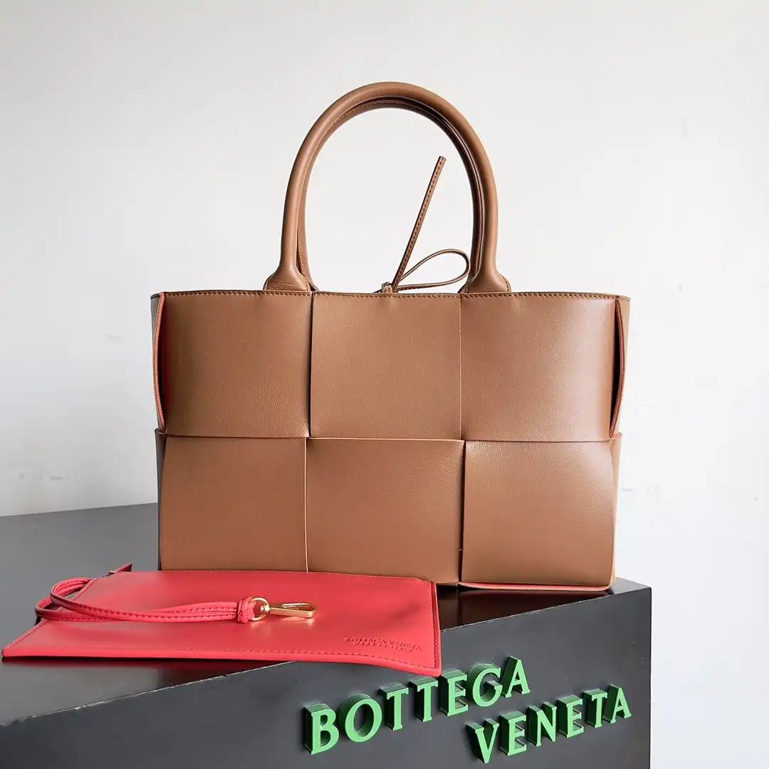 Rep BOTTEGA VENETA Small Arco Tote Bag 0131