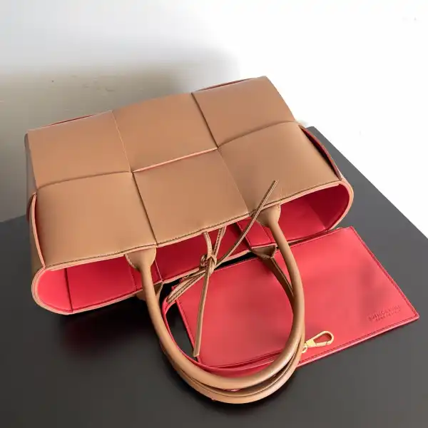 Rep BOTTEGA VENETA Small Arco Tote Bag 0131