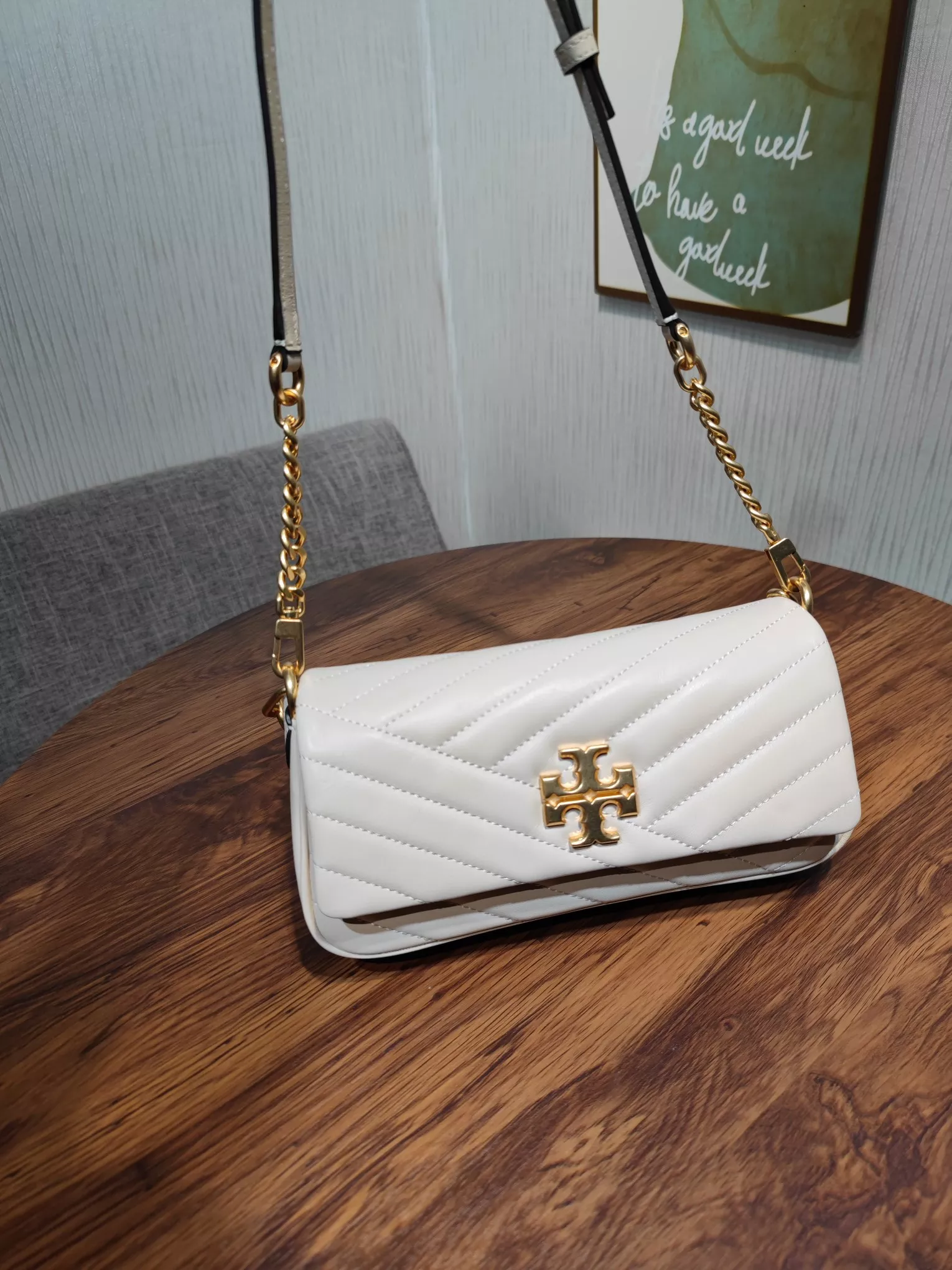 TORY BURCH SMALL KIRA CHEVRON 0117