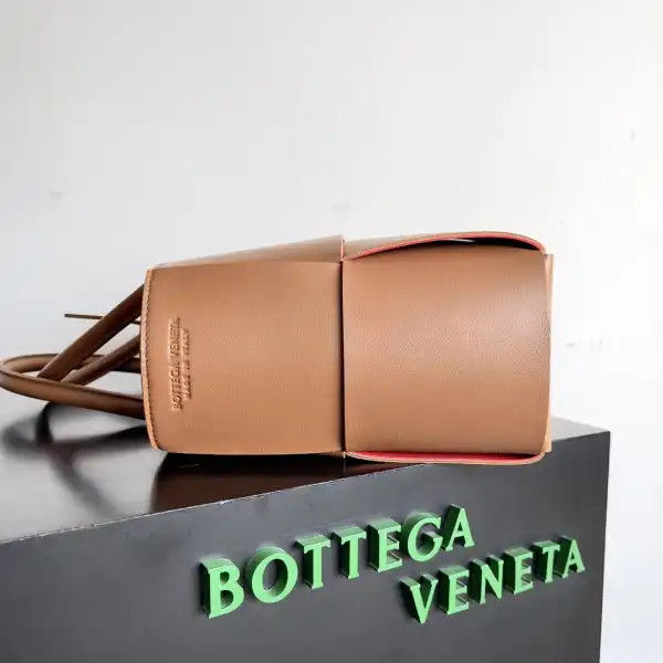 Rep BOTTEGA VENETA Small Arco Tote Bag 0131