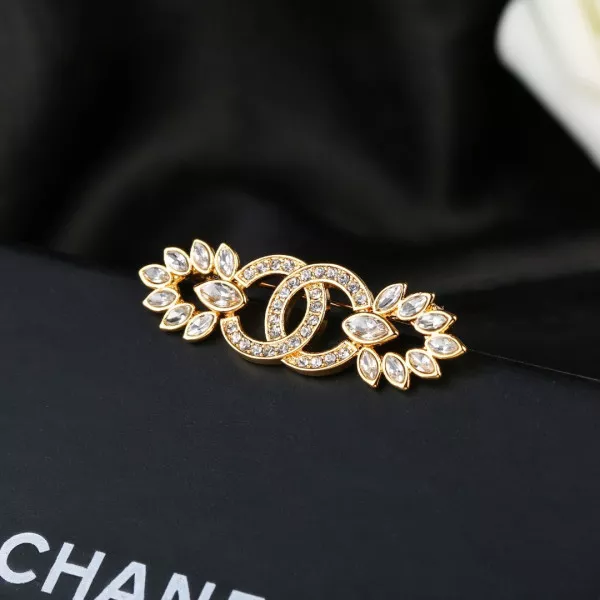 CL BROOCH 0112