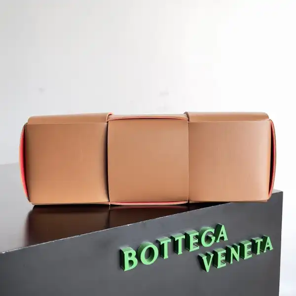 Rep BOTTEGA VENETA Small Arco Tote Bag 0131