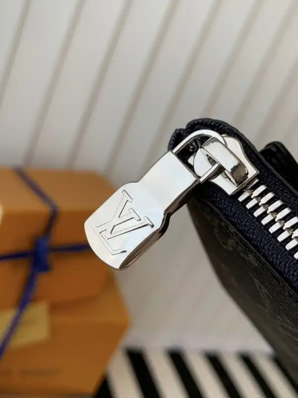 Affordable LOUIS VUITTON TRIO MESSENGER 0201