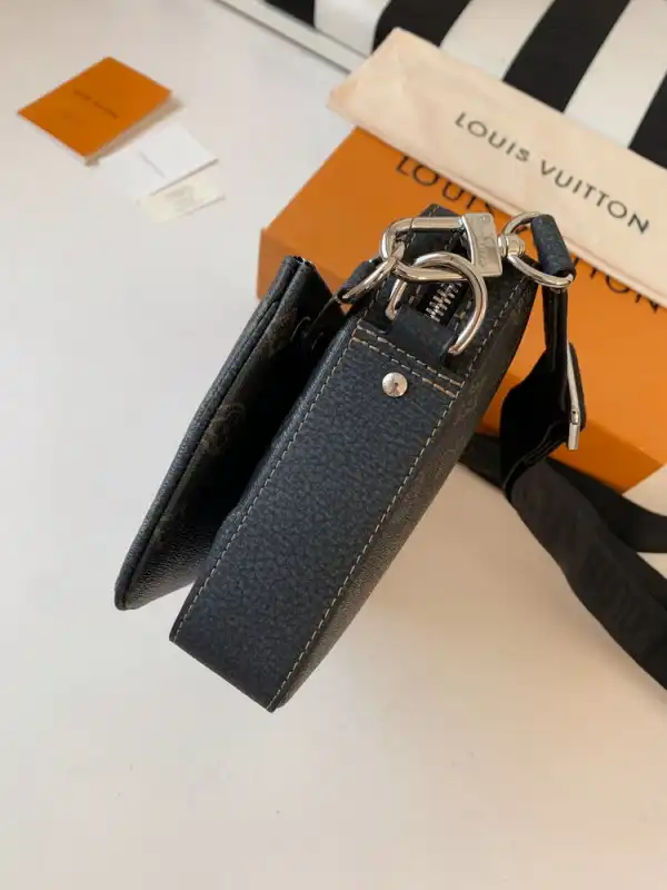 Affordable LOUIS VUITTON TRIO MESSENGER 0201